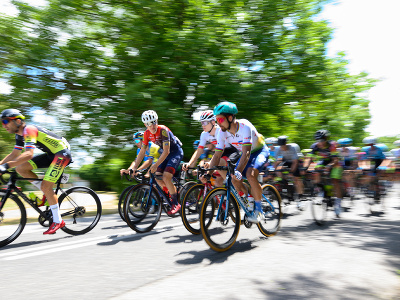 Slovenský cyklista Peter Sagan (vpravo) počas pretekov jednotlivcov na majstrovstvách Slovenska a Českej republiky v cestnej cyklistike v kategórii elite mužov v Tlmačoch