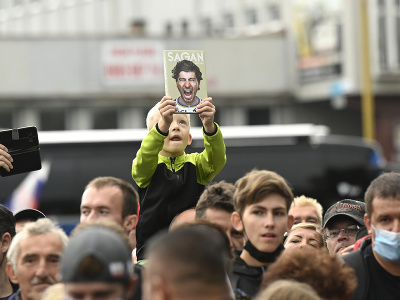 Fanúšikovia sa radujú z prítomnosti Petra Sagana v cieli tretej etapy Okolo Slovenska