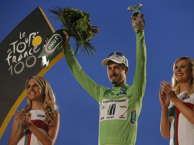 Peter Sagan oslavuje zisk zeleného dresu na Tour de France 2013
