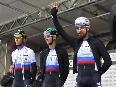 Na snímke slovenskí reprezentanti v cyklistike zľava Peter Sagan, Erik Baška a Ján Andrej Cully