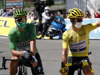 Peter Sagan v zelenom drese a Julian Alaphilippe v žltom pred začiatkom štvrtej etapy