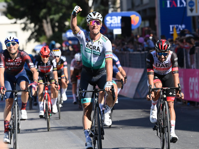 Peter Sagan oslavuje triumf v desiatej etape na Gire