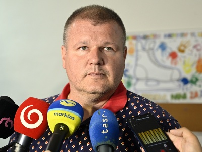 Manažér klubu HC 19 Humenné Peter Tirpák počas rozhovoru s novinármi pred začiatkom letnej prípravy na novú sezónu nováčika Tipos extraligy