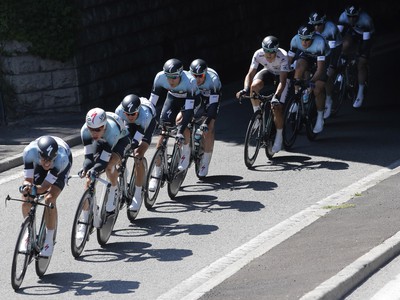 Jazdci Omega Pharma-Quick Step vrátane nášho Petra Velitsa siahali v tímovej časovke po prvenstve, skončili druhí.