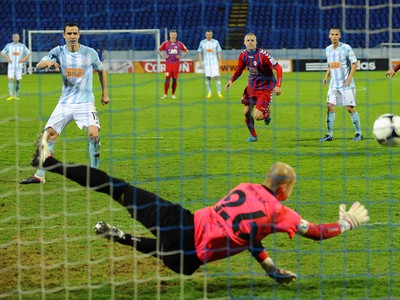 Petr Bolek likviduje penaltu Jiřího Kladrubského