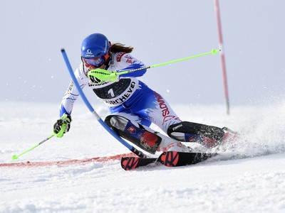 Slovenská lyžiarka Petra Vlhová na trati 1. kola slalomu Svetového pohára žien vo francúzskom Courcheveli 