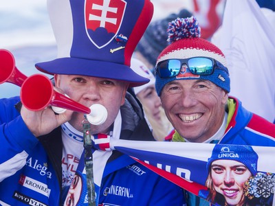 Fanúšikovia slovenskej lyžiarky Petry Vlhovej počas 2. kola obrovského slalomu žien Svetového pohára v alpskom lyžovaní v rakúskom Lienzi