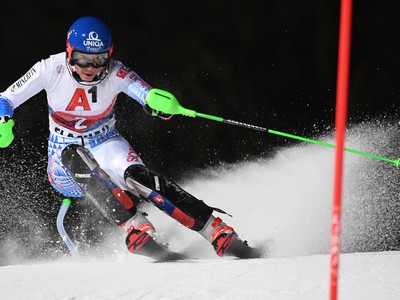 Na snímke slovenská lyžiarka Petra Vlhová na trati počas 1. kola nočného slalomu Svetového pohára žien v rakúskom Flachau