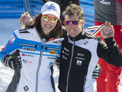 Na snímke slovenská lyžiarka Petra Vlhová (vľavo) a jej taliansky tréner Livio Magoni