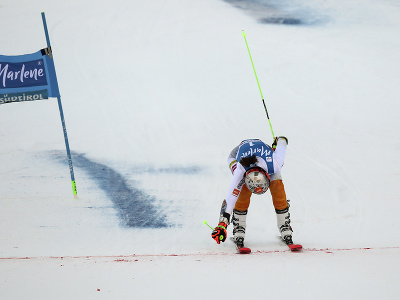 Petra Vlhová v cieli obrovského slalomu v Kronplatzi