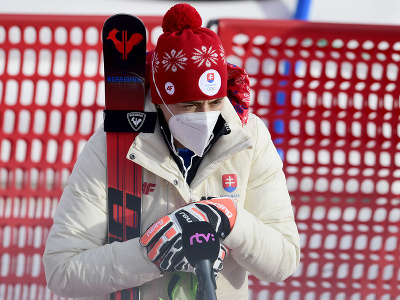Na snímke slovenská lyžiarka Petra Vlhová dáva rozhovor televízii po 2. kole obrovského slalomu v centre alpského lyžovania v Jen-čchingu počas XXIV. zimných olympijských hier 2022 v Pekingu.