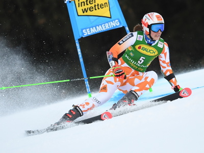Na snímke slovenská lyžiarka Petra Vlhová v prvom kole obrovského slalomu žien Svetoveho pohára v alpskom lyžovaní v rakúskom Semmeringu