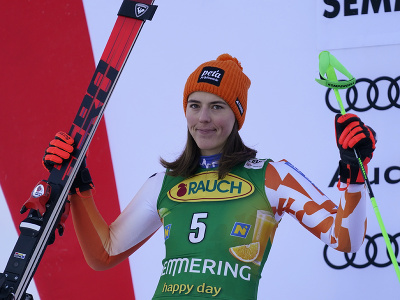 Petra Vlhová oslavuje druhé miesto v obrovskom slalome