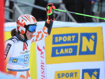Na snímke slovenská lyžiarka Petra Vlhová v cieli v druhom kole obrovského slalomu žien Svetového pohára v alpskom lyžovaní v rakúskom Semmeringu