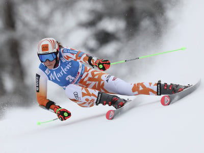 Slovenská lyžiarka Petra Vlhová na trati 1. kola obrovského slalomu Svetového pohára v alpskom lyžovaní v talianskom stredisku Kronplatz