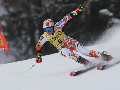 Slovenská lyžiarka Petra Vlhová na trati 1. kola obrovského slalomu Svetového pohára v alpskom lyžovaní v talianskom stredisku Kronplatz 