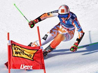 Slovenská lyžiarka Petra Vlhová na trati v 1. kole obrovského slalomu Svetového pohára v rakúskom Lienzi
