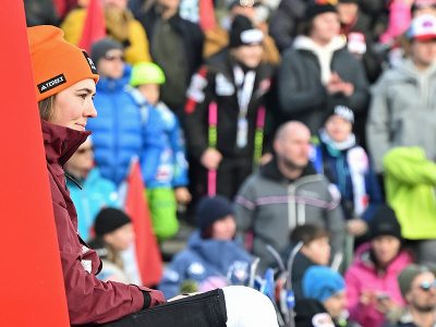 Na snímke slovenská lyžiarka Petra Vlhová reaguje v cieli 2. kola obrovského slalomu Svetového pohára v rakúskom Lienzi vo štvrtok 28. decembra 2023