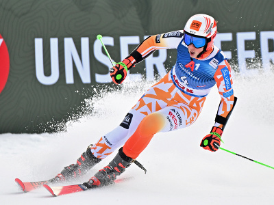Na snímke slovenská lyžiarka Petra Vlhová v cieli 2. kola obrovského slalomu Svetového pohára v rakúskom Lienzi vo štvrtok 28. decembra 2023