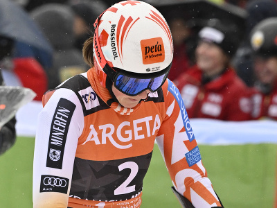 Sklamaná Petra Vlhová v cieli druhého kola obrovského slalomu v Kranjskej Gore