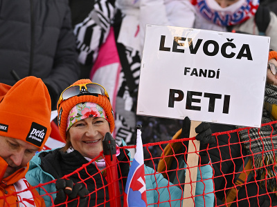 Na snímke fanúšikovia slovenskej lyžiarky Petry Vlhovej počas prvého kola obrovského slalomu žien v rámci Svetového pohára v alpskom lyžovaní v Jasnej