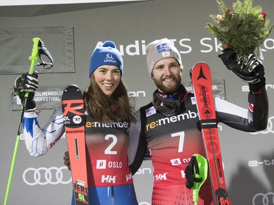 Víťazi paralelného slalomu Petra Vlhová a Marco Schwarz