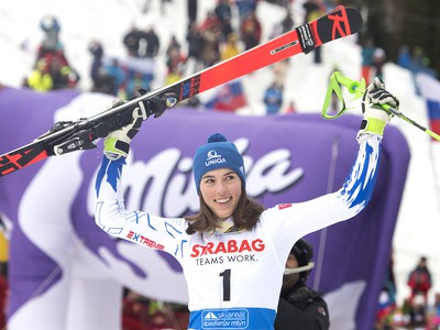 Petra Vlhová sa teší z tretieho miesta v slalome žien na Svetovom pohári v alpskom lyžovaní
