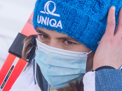 lovenská lyžiarka Petra Vlhová s ochranným rúškom
