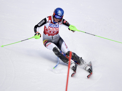 Petra Vlhová na trati počas 1. kola slalomu v Aare