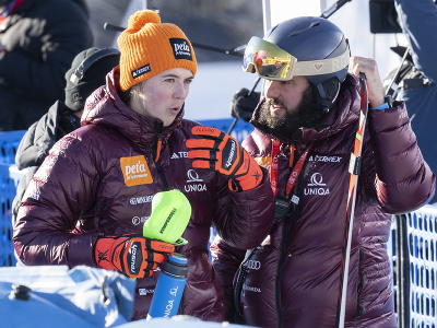 Na snímke slovenská lyžiarka Petra Vlhová a jej brat Boris Vlha