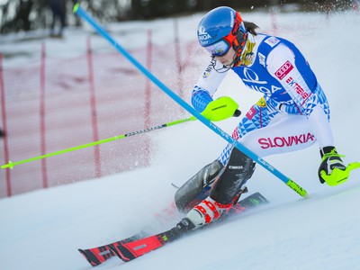 Na snímke slovenská lyžiarka Petra Vlhová na trati v 1. kole slalomu v rakúskom Lienzi