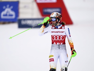 Petra Vlhová reaguje v cieli 2. kola slalomu