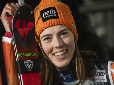 Slovenská lyžiarka Petra Vlhová sa usmieva po druhom mieste v slalome žien Svetového pohára v alpskom lyžovaní v Záhrebe