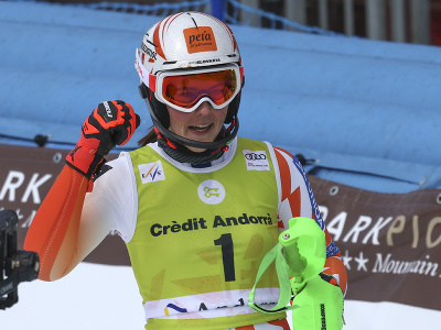 Slovenská lyžiarka Petra Vlhová sa raduje po triumfe v záverečnom slalome sezóny v Soldeu
