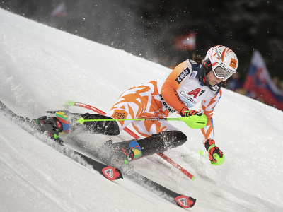 Na snímke slovenská lyžiarka Petra Vlhová na trati v 1. kole nočného slalomu Svetového pohára žien v rakúskom Flachau