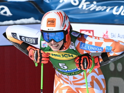 Petra Vlhová v cieli 2. kola úvodného obrovského slalomu Svetového pohára v rakúskom Söldene