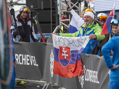 Na snímke slovenskí fanúšikovia vo štvrtkovom finále super-G Svetového pohára alpských lyžiarok vo francúzskom stredisku Courchevel/Meribel 