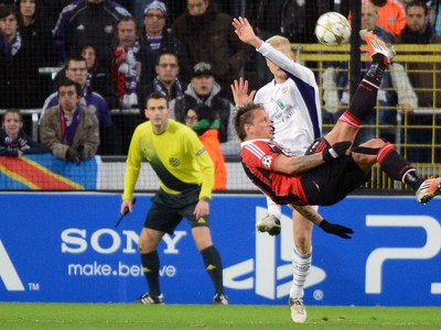 Philippe Mexés z AC Miláno strelil Anderlechtu Brusel najkrajší gól kariéry, nožničkami spoza pokutového územia