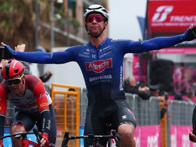 Kaden Groves triumfoval v 5. etape pretekov Giro d´Italia