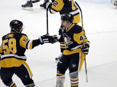 Pittsburgh Penguins vyhral aj druhý zápas finálovej série vďaka gólu Conora Shearyho