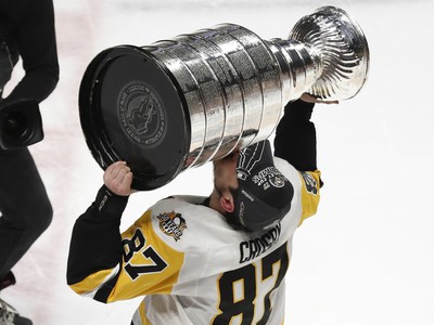 Kapitán Sidney Crosby so Stanley Cupom