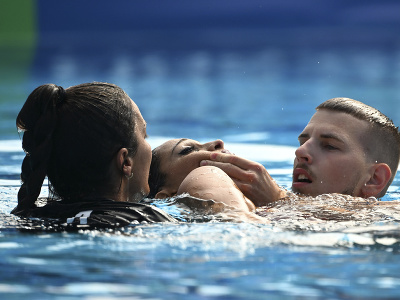 Americká akvabela skolabovala v bazéne, zachránila ju trénerka