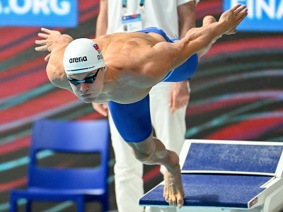 Slovenský reprezentant v plávaní Matej Duša sa pripravuje v rozplavbách na 50 m voľný spôsob na plaveckých MS v Budapešti 