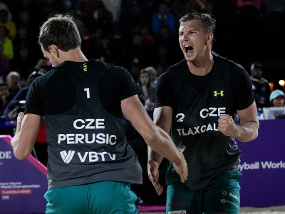 Českí plážoví volejbalisti Ondřej Perušič a David Schweiner sa stali majstrami sveta 