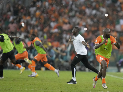 Hráči Pobrežia Slonoviny sa tešia z triumfu na Africkom pohári