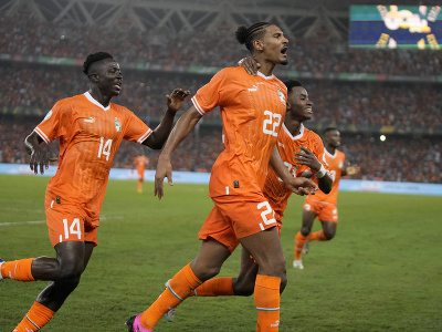Sébastien Haller oslavuje gól Pobrežia Slonoviny