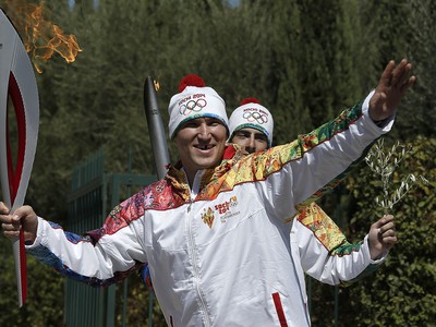 Alexander Ovečkin s olympijskou pochodňou