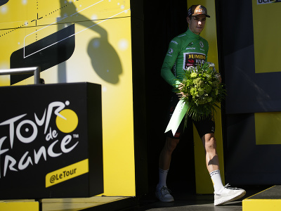 Belgický cyklista Wout van Aert (Jumbo-Visma) v zelenom drese najlepšieho šprintéra v priebežnom poradí po 14. etape 109. ročníka pretekov Tour
