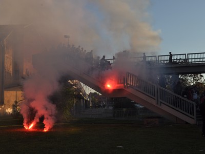 Futbaloví fanúšikovia v centre Trnavy pred finálovým zápasom Slovnaft Cupu 2015/2016 medzi ŠK Slovan Bratislava - AS Trenčín