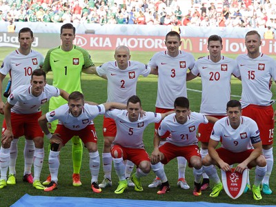 Poľský tím pred začiatkom súboja so Severným Írskom